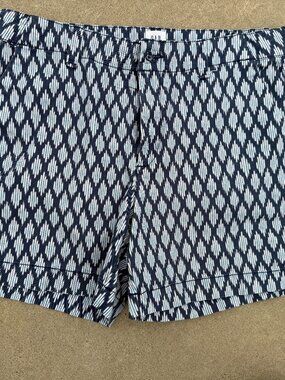 GAP City Short, size 2